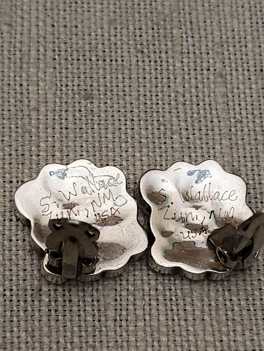 Vintage Signed Sonny Wallace Zuni Mother of Pearl Poppy Clip Earrings - Picture 5 of 11